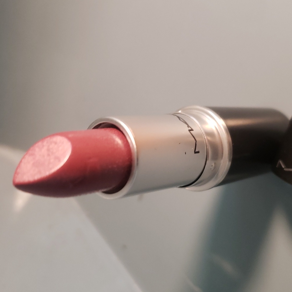 Mac Lustre Lipstick 524 Syrup